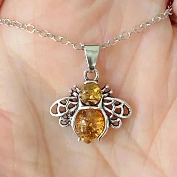 Pretty Silver and Amber Bee Bumblebee Honeybee Necklace New - Picture 1 of 4